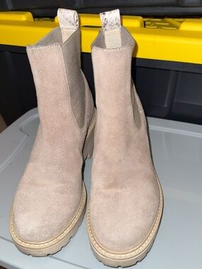 Suede Chelsea Boot - By dolce vita
